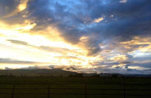 Romantic Cabin Getaway Along the Madison River in Ennis, Montana - Foto 17