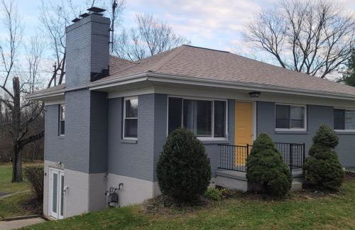 Lovely Retreat Backyard With Deck and entertain room - Photo 16