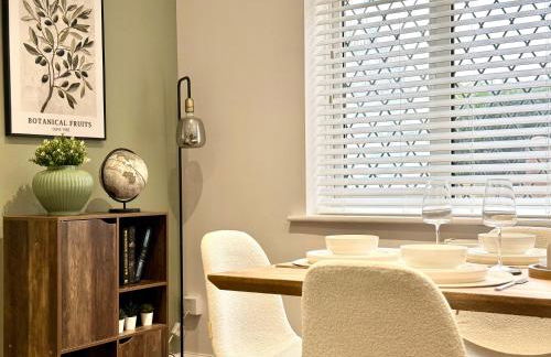 Winter Getaway - Luxury Bungalow w Games Room - Photo 4