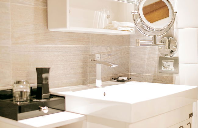 Oak Plaza Suites - Photo 38