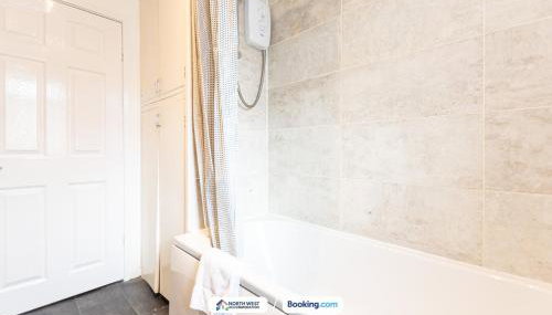 Newly Refurbished 2-Bedroom House in Manchester Ideal for Contractors with Free Parking & WiFi - Foto 4, Shower