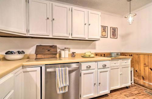 Serene Sky Valley Family Chalet with Fireplace - Foto 16