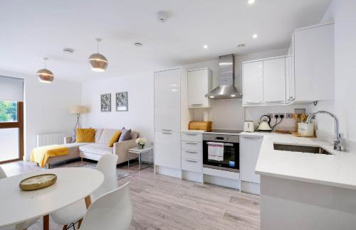Multiple 2-Bedroom Apartments near Harry Potter Studios - 2-Minute walk to Bushey Station - 20 Minutes to London Euston - Ideal for Families & Business - Free Parking - Foto 8