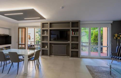 Elegant & Comfortable Modern Home with swimming pool - Foto 27
