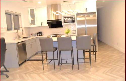 Dimond Abode Vacation Rental, Oakland California Dimond District - Photo 20