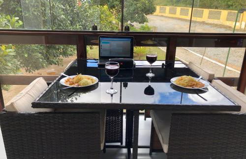 Flat no Condomínio Paraíso Serra Negra - A 200m da Bodega de Véio - Foto 2