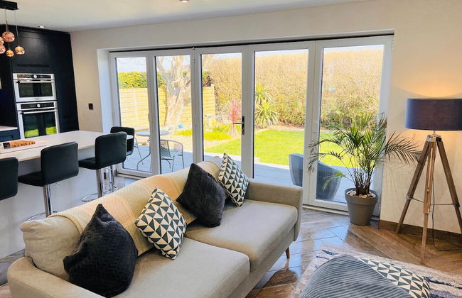 3 Bed House - Sleeps 5 - Pets - Garden - Parking - Photo 13