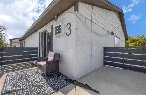 Bright 2BR Condo Near Restaurants and Entertainment - Foto 19