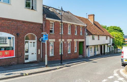 Beautiful Flat Town Centre 55 inch Smart TV + Netflix - Photo 15