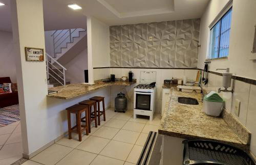 Casa confortável pertinho da praia com garagem e quintal - Foto 32