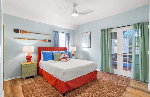 Resort Style Backyard Pool Pickleball Court - Foto 47