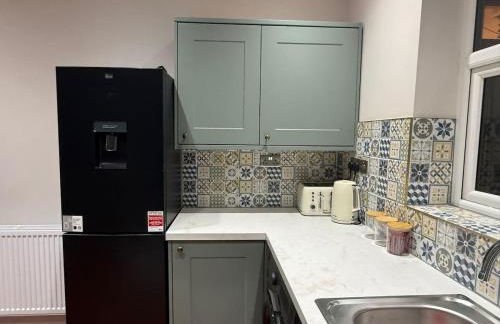 Large Luxury 4 bedroom home with parking - Foto 32