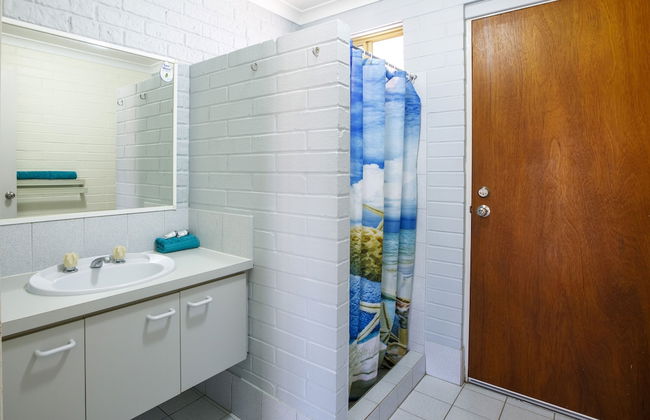 Shark Bay Seafront Apartments - Photo 40