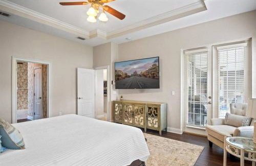 Luxury Heated Pool Home, Hot tub, King bed suite - Foto 28