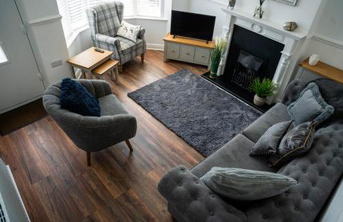 Cottage, Hot Tub, Open fire, Games Room, large Garden Sleeps 2-8 - Foto 1