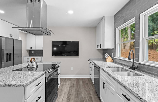 Fireside Fun by Avantstay Sleeps 18 Waterfront + Pool - Foto 19