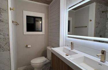 Large Five Bedroom house with outdoor patio with Jacuzzi and television! - Foto 28