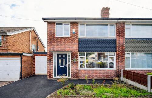 house in Heald Green village - Photo 27