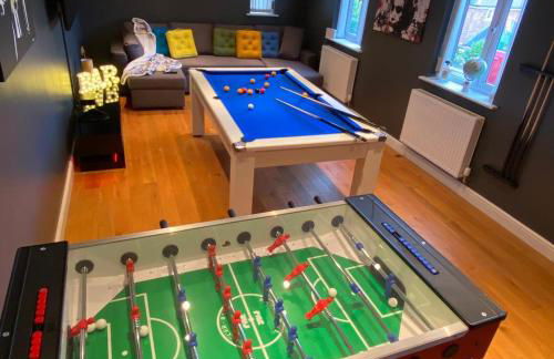 Luxury 4-5 Bed Home with Games Room and Balcony - Foto 15