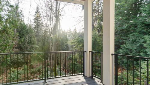 Elegant 3-Story House with Private Backyard in WA - Photo 2, Garden view