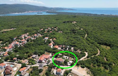 Villa Cecilia - 4 bedrooms, 4 bathrooms, inside heated pool, gym - Photo 2