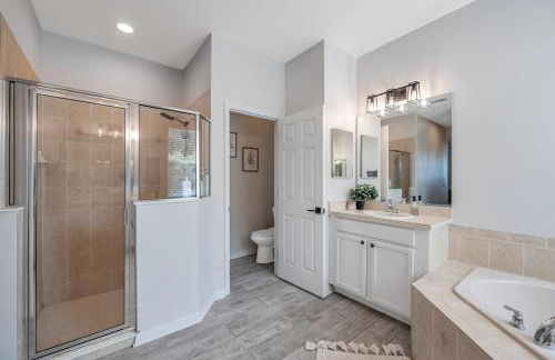 Large 5 bd home close to Beaches - Photo 54