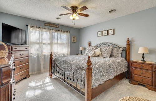 Oak Island Home w/ Fenced Yard, Walk to Long Beach - Foto 14