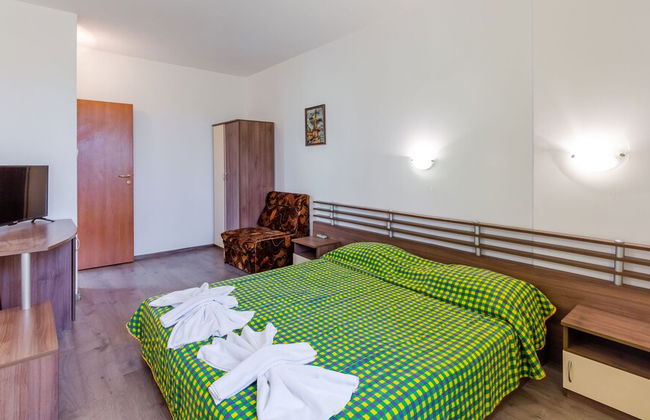 2 Bedroom Apartment in Dafinka Guest House - Photo 13