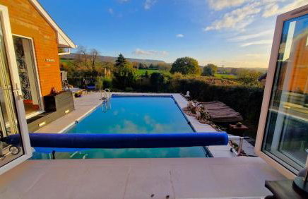 Large house with pool only 15 mins from the beach - Foto 29