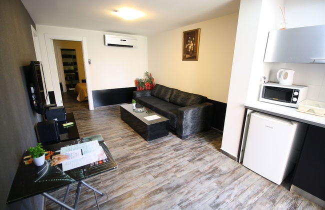 Rich Luxury Suites - Photo 36