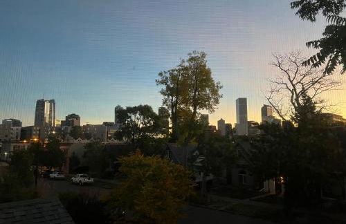 UPTOWN CASTLE - CITY VIEWS - THEATER & CONVENTION DISTRICT! - Foto 39