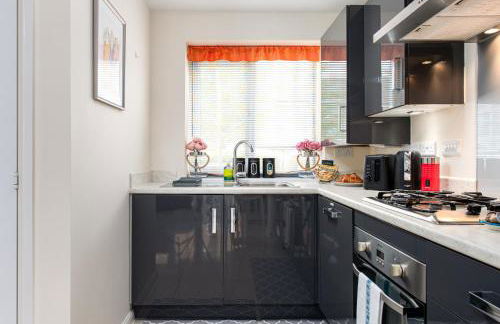 New Modern and Quiet 2Bed House by FabAccommodation - Foto 14