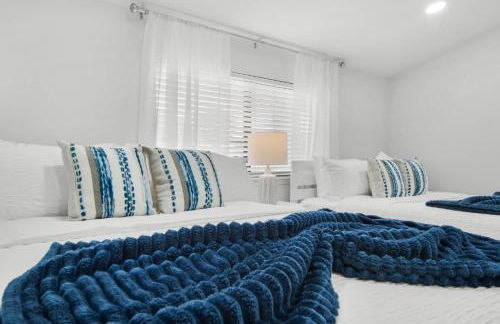 Steps to the Beach Pool Courts Family Fun - Foto 19