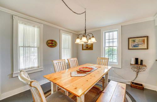 Spacious Vintage Gem with Sunroom in Manistee! - Foto 13