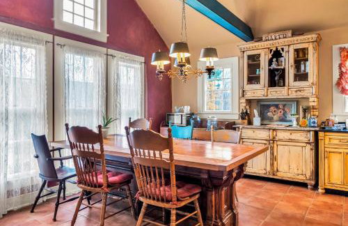 Hot Tub and Large Yard Elegant Deansboro Getaway - Foto 11