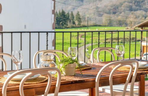 Espaciosa casa rural en pleno corazón del Baztán - Foto 1