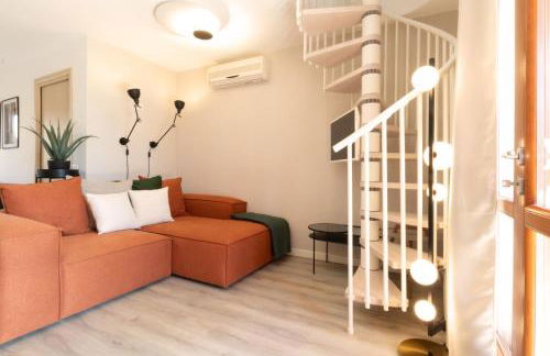 Exclusive Pool Access, 2 floors, Balcony View, Parking - Foto 5