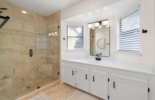 Charming & Bright W Lounging Pool and Hot Tub - Photo 72