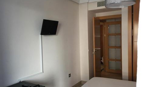 Piso Frente al Mar Primera Línea de Playa en Malaga con Parking Gratuito - Photo 4