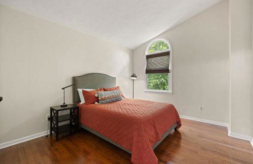 5 Minutes from Hospitals and UK! - Photo 22