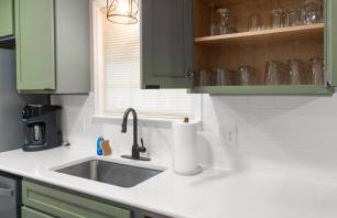 Newly Renovated, Dog Friendly, Stocked Kitchen - Foto 22