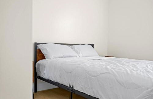 Recently Remodeled Mins from beach+Putting Green - Photo 10