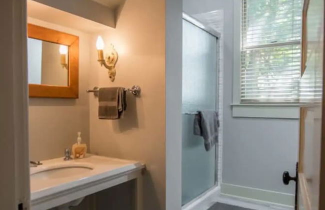 Sophistication Charm In The Heart Of Cooper Young - Photo 12