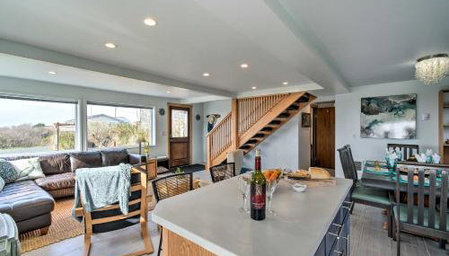 Coastal Retreat Deck, Ocean Views and Walk to Beach - Foto 1