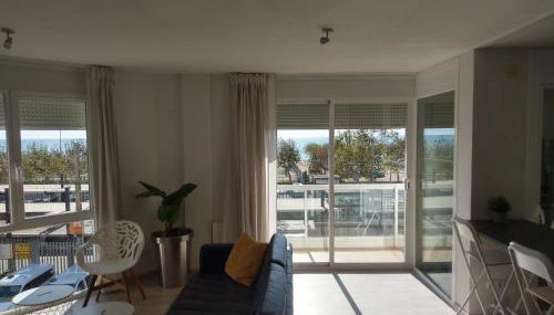 Luxury Apartment Accommodation, next to beach & train station Calella - Foto 4