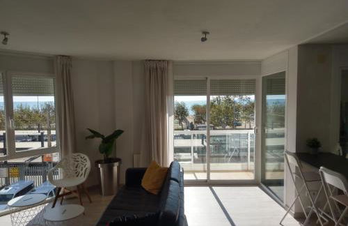 Luxury Apartment Accommodation, next to beach & train station Calella - Foto 4