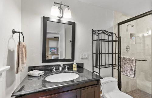 26' SUNDECK OCEAN Panoramic VIEWS with AC Fast WiFi -902Mbps - Foto 30