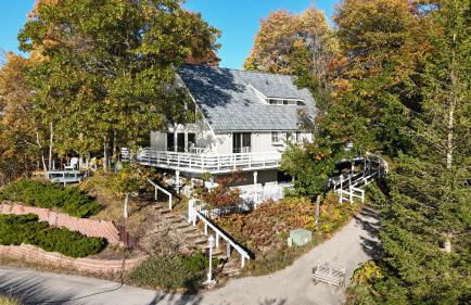 Sunset Serenity - INCREDIBLE HOME ON LAKE BLUFF! - Photo 4