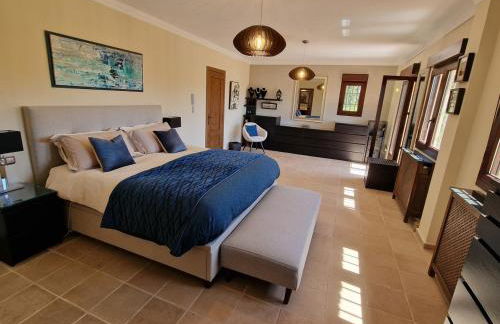 Exclusive Lakeside Villa with Private Pool & Total Privacy - Foto 5