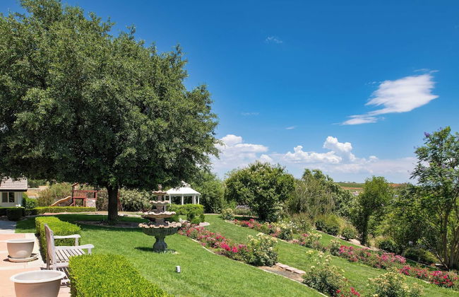 Grand Contento by Avantstay Extraordinary Estate w/ Pool & Movie Room - Photo 20